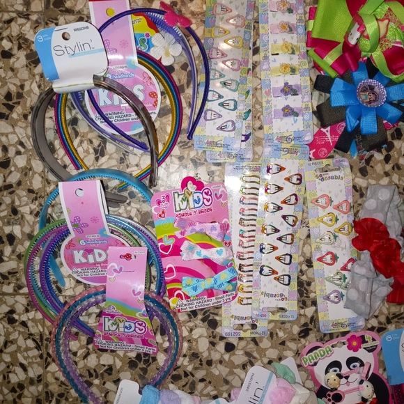 4 piece Hair accessories - Picture 2 of 6